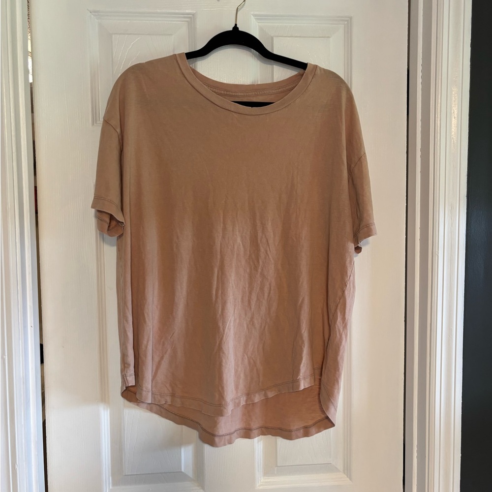 Aerie boyfriend tee - tan/peach color